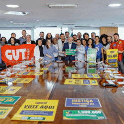 Movimentos populares entregam a Lula resultado parcial do Plebiscito Popular com 1,5 milhão de votos