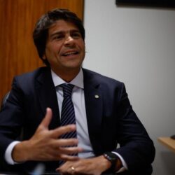 Relator defende tramitação acelerada para PEC da reforma administrativa