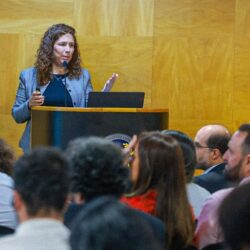 Ministra Esther Dweck detalha avanços na transformação do Estado e critica proposta de reforma do Legislativo