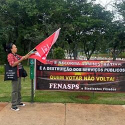 NA LUTA, OCUPANDO AS RUAS, SERVIDORES PÚBLICOS IMPEDIRAM A APROVAÇÃO DA PEC 38