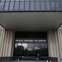 Mercado financeiro eleva projeção do PIB para 2,25% em 2025