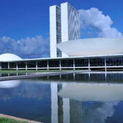 PEC bolsonarista tenta transformar direito trabalhista em negociação individual