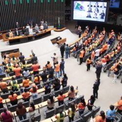 Fim da escala 6×1 domina ato na Câmara e amplia pressão por mudança na jornada