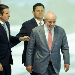 Motta pede ao governo retirada de urgência do PL da escala 6×1 na Câmara e argumenta que PEC já foi votada; proposta está parada no Senado