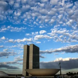 Congresso terá semana de debates sobre direitos sociais e combate à intolerância; pressão pelo fim da 6×1 chega aos senadores