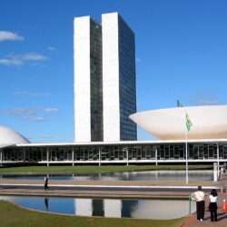 Fim da 6×1 pode avançar no Senado, mas empresariado e oposição tentam empurrar votação para depois das eleições