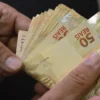 Redução da Selic para 13,75% é ‘performática’ e insuficiente, avalia economista da UFRJ